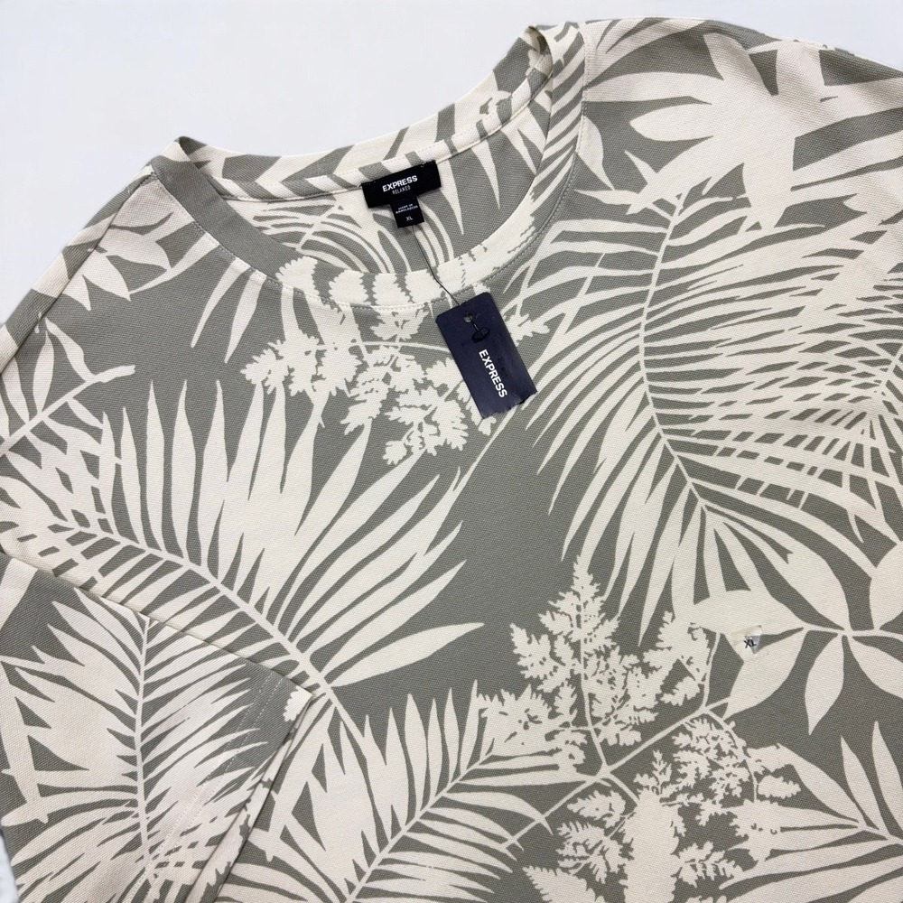 Express Shirt Mens XL Sage Green Tropical Leaf Relaxed Fit Short Sleeve Tee NWT